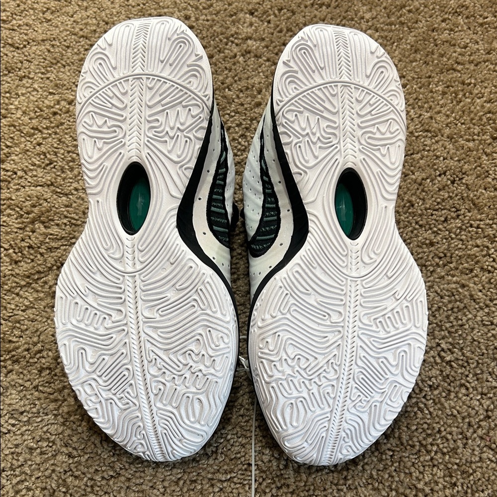 Nike Men's White and Black Athletic Shoes - Picture 7 of 8